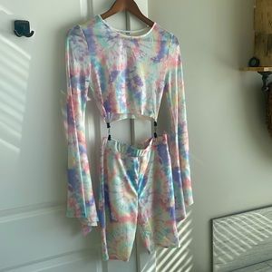 Fashion Nova 2 piece tie dye outfit.